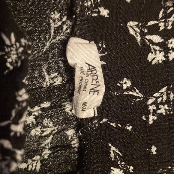 Ardene medium. Almost brand new. Nice soft and stretchy comfortable pants. - Picture 3 of 4